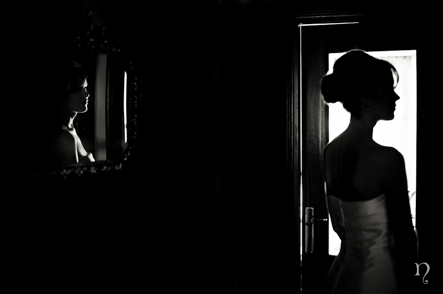 Noemie Artycam fotografía fotógrafos boda León casa novia reflejo espejo blanco negro