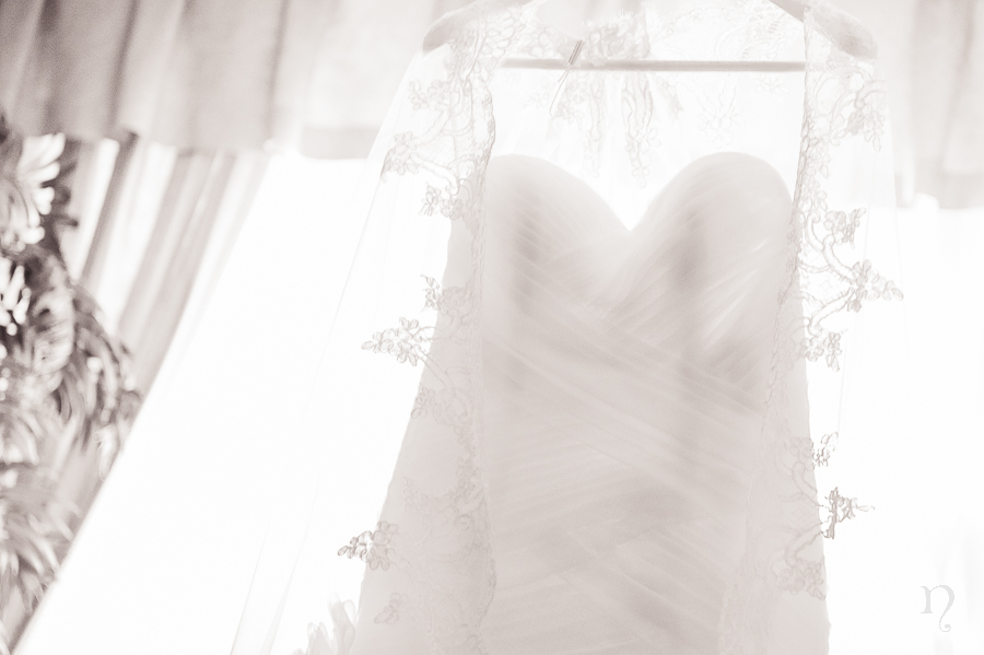 Noemie Artycam fotografia boda León vestido novia colgado techo