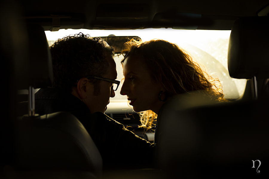 retrovisor gafas interior coche amor atardecer road movie pareja Noemi Artycam fotogra