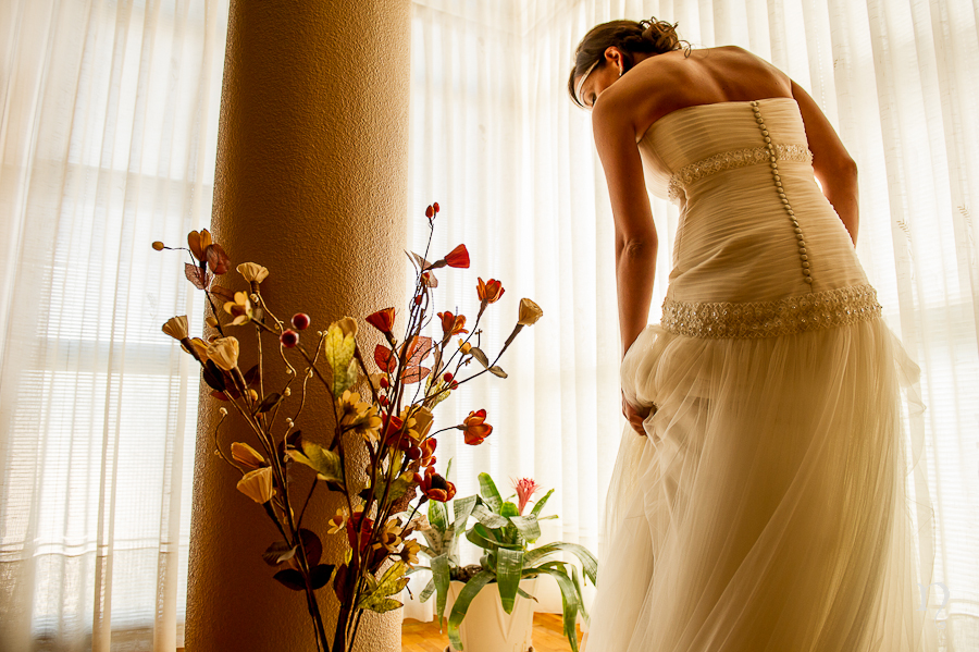 novia cortina casa columna flores botones vestido novia Boda Artycam fotografos León