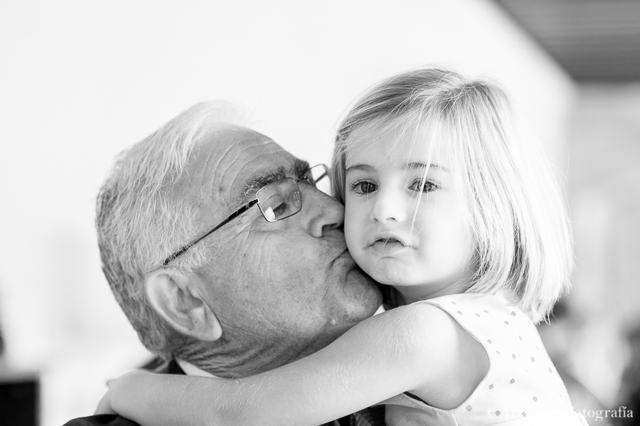 abuelo niña beso ternura negro Parador de San Marcos Artycam fotografía León provincia