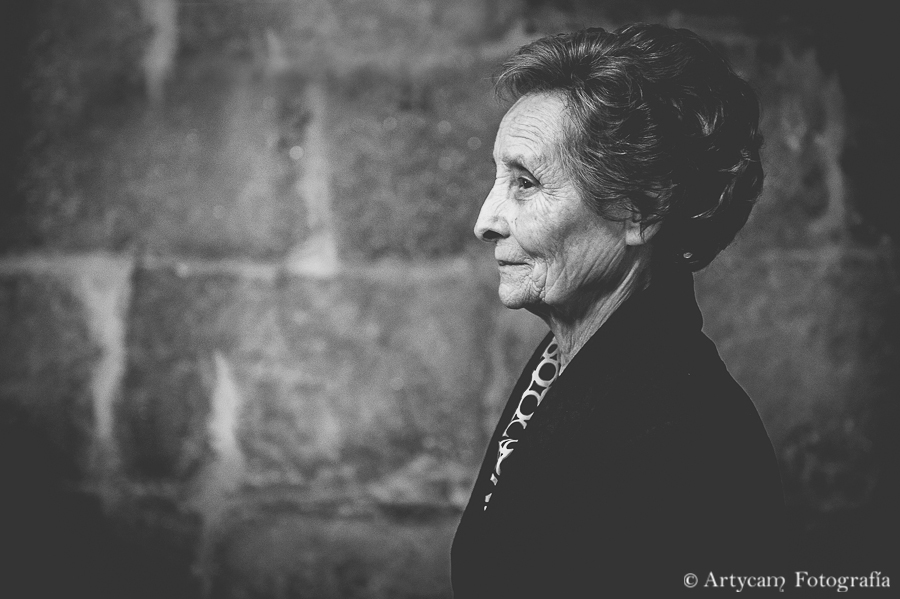 anciana señora boda ceremonia Artycam Fotografía documental Galicia