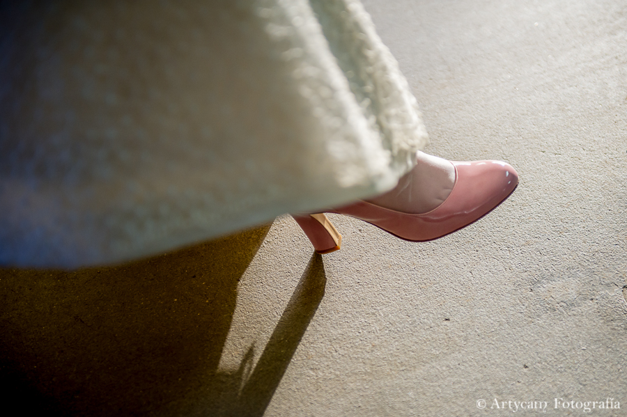 zapatos rosa novia brillantes Latouche Artycam Fotografía documental Galicia