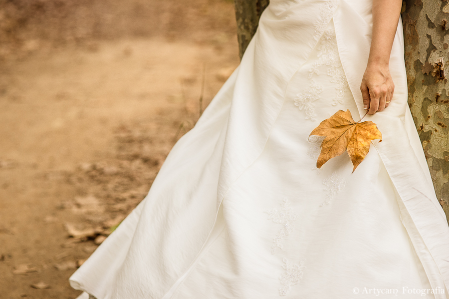 detalle vestido novia otoño arbol campo hoja mano amarillo