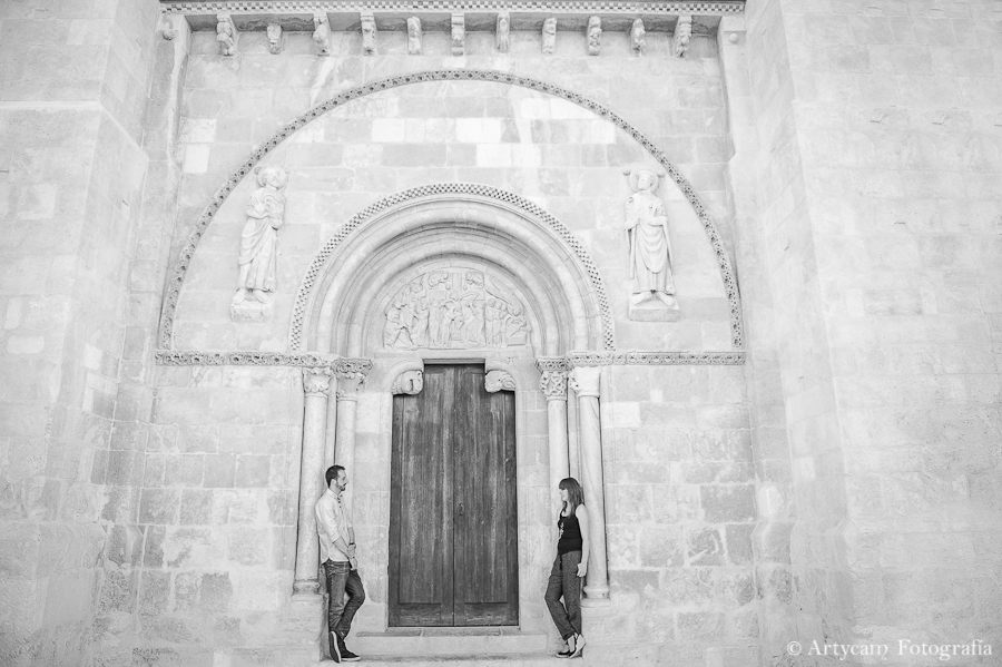 fachada Puerta del Perdón San Isidoro pareja dinteles Fotografos diferentes León Artycam