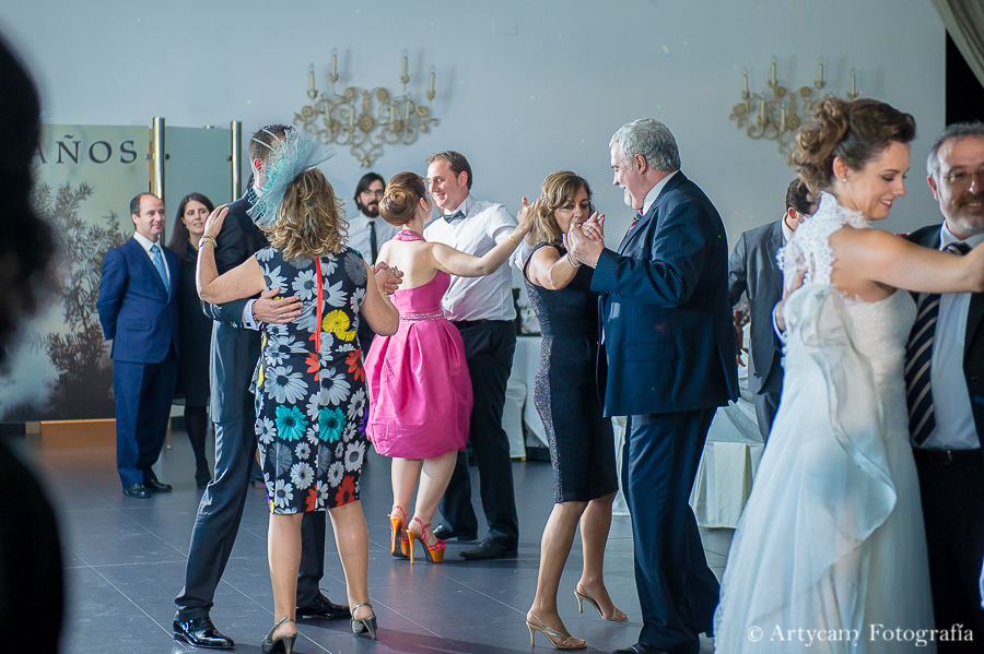 baile novios invitados La Realeza Artycam fotoperiodismo de boda Castilla y León