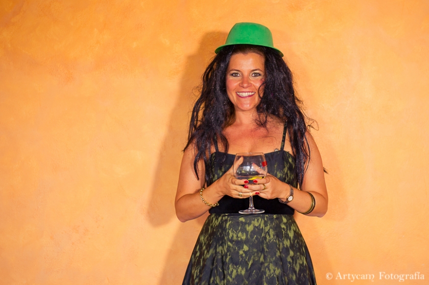 Photocall fondo naranja sombrero verde artycam foperiodismo nacional León